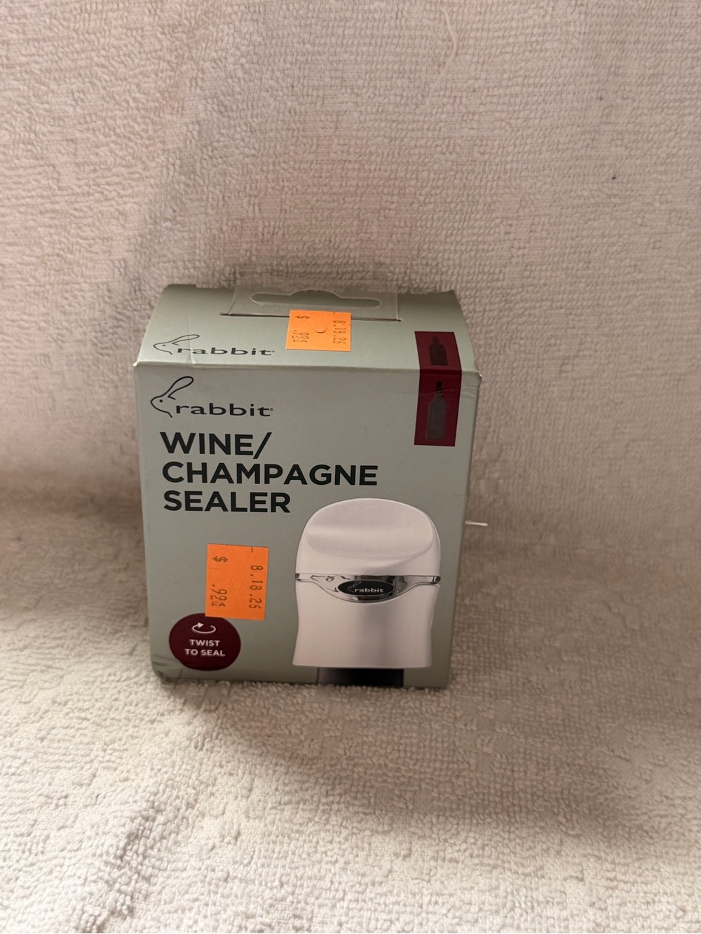 Rabbit White Wine & Champagne Sealer - White